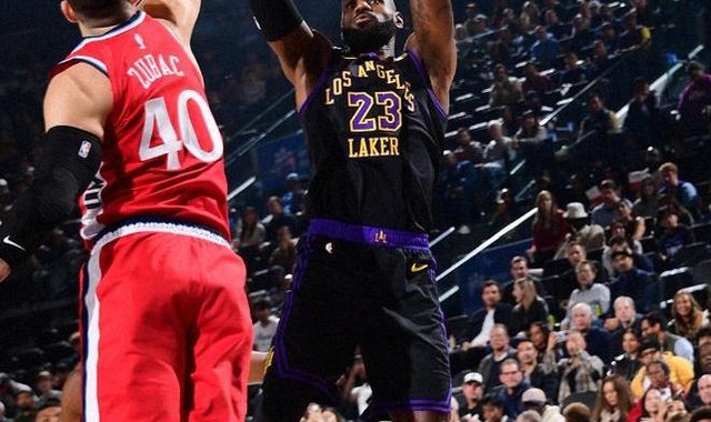 开云 网页版-东契奇浪投祖巴茨统治内线，快船击败湖人，雷霆状元签没了